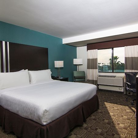 Holiday Inn Express Hotel & Suites Carlsbad Beach By Ihg Esterno foto