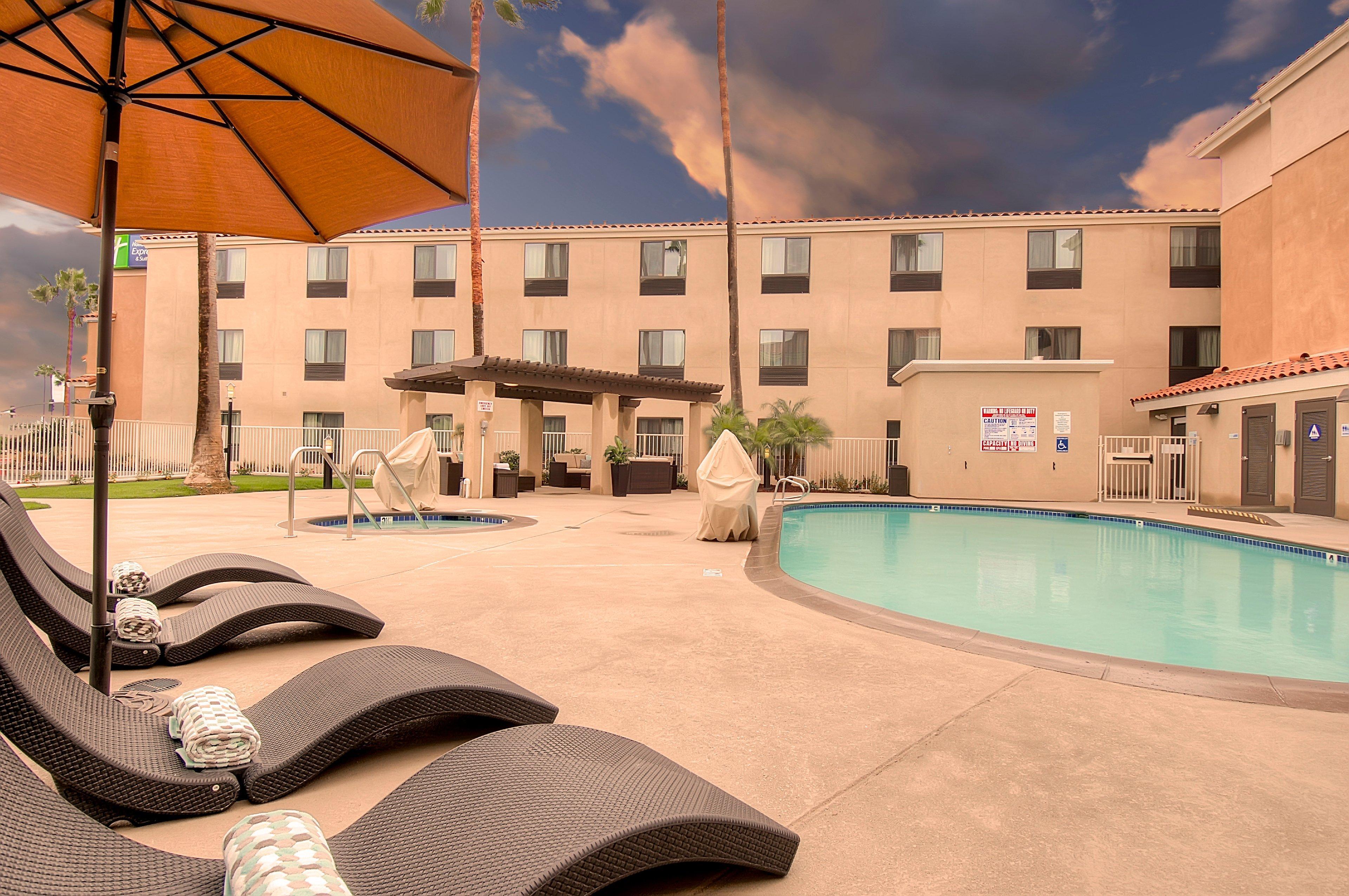 Holiday Inn Express Hotel & Suites Carlsbad Beach By Ihg Esterno foto