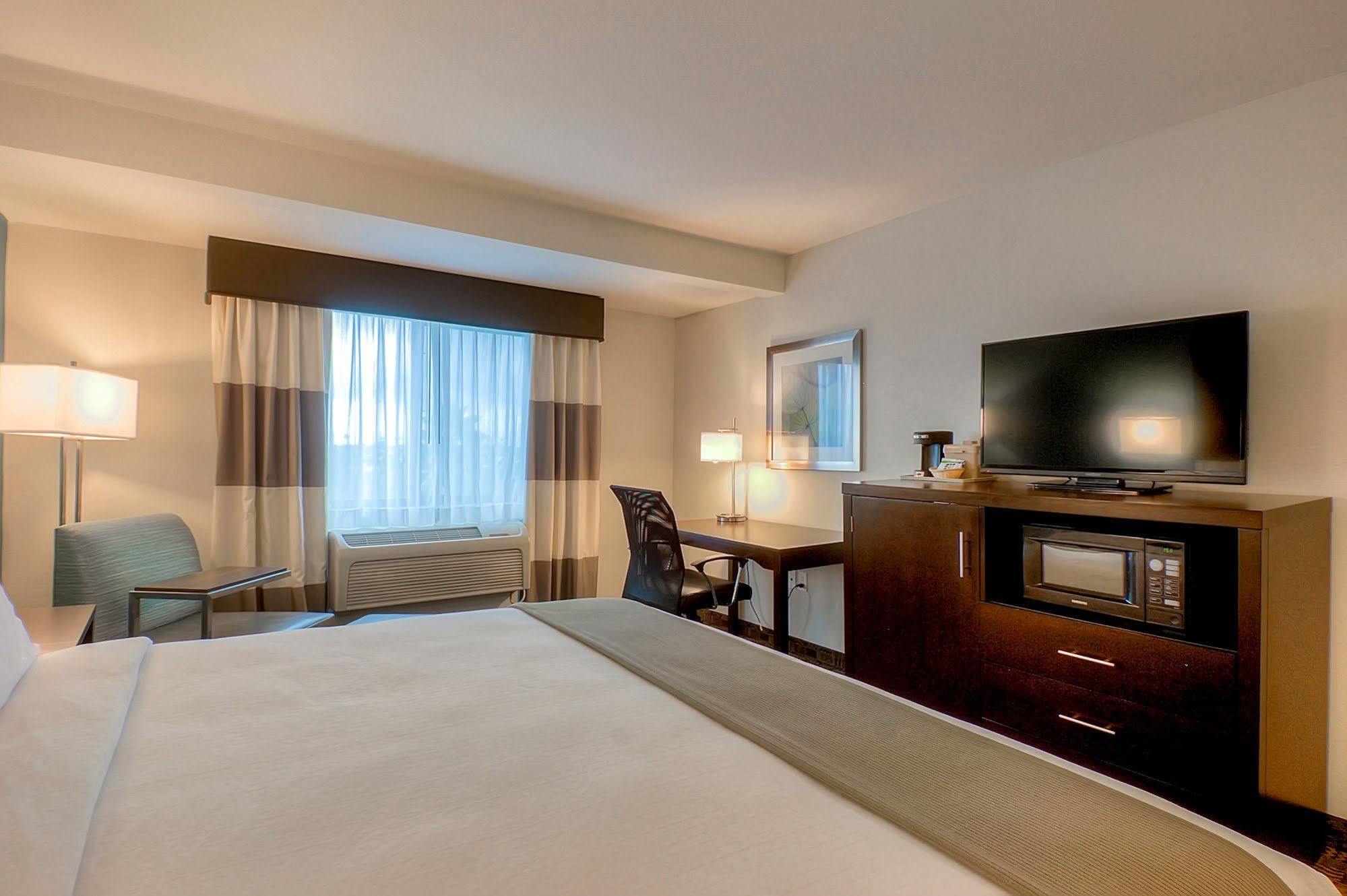 Holiday Inn Express Hotel & Suites Carlsbad Beach By Ihg Esterno foto